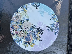 Anthropologie Gardenshire 10.75” Dinner Plate Floral Signed Retired Blue Purple - Bild 1 von 10
