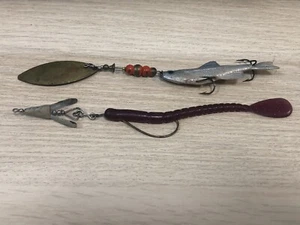 2 Vintage Spinner Lures - 1 Mepps 4 Aglia Long - Worm Lure is Unbranded - Imagen 1 de 12