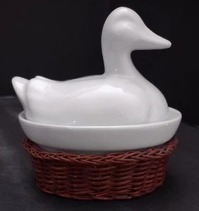 Nesting Duck Ramikin Wicker Basket White Porceline Covered Dish Small Chip Pic 8 - Picture 1 of 8