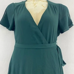 Lulus M Rise To The Occasion Smaragdgrün Midi Wickelkleid Surplice Flatternd - Bild 1 von 10