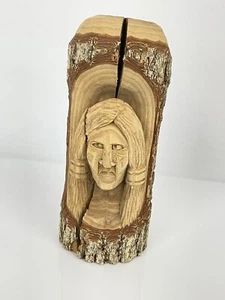 Escultura de cabeza de nativo americano tallada a mano en rama de madera firmada de colección - Imagen 1 de 7