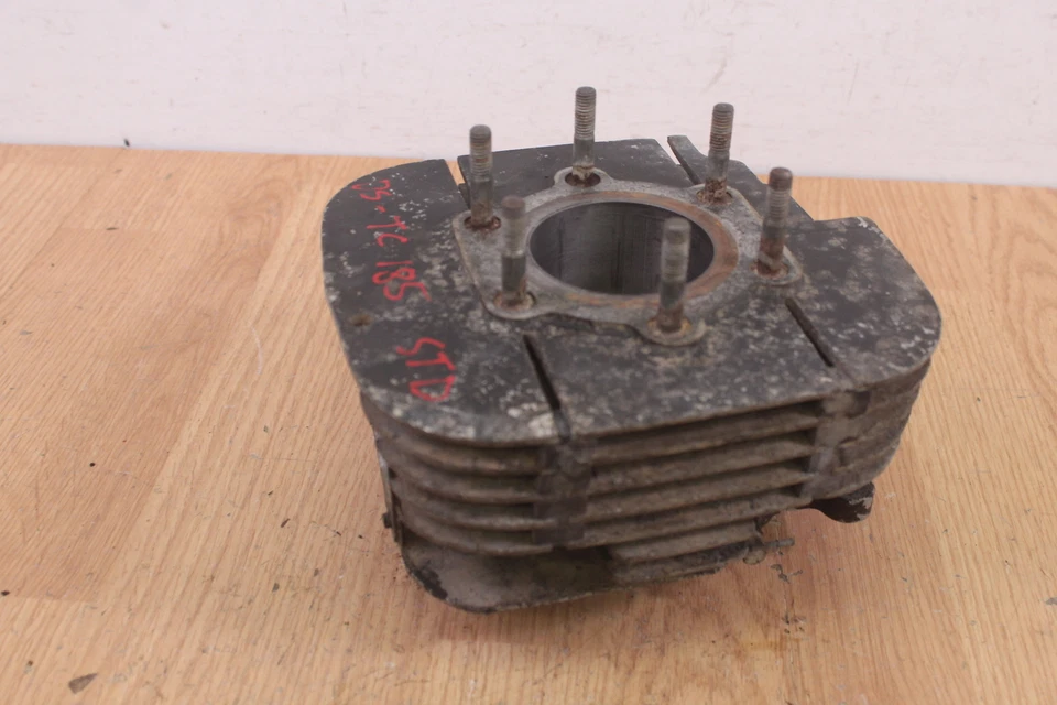 Jarra de cilindro Suzuki DS185 DS 185 1978 - DIÁMETRO ESTÁNDAR 64 mm - necesita aburrido Foto 1 de 4