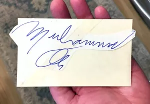 MUHAMMAD ALI MID 1970's VINTAGE SIGNATURE IN INK - LARGE AUTO - 3x5 INDEX CARD - Picture 1 of 3