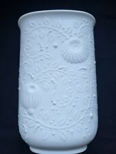 AK KAISER von M. Frey - Bisquit Porzellan Vase weiß - Blumendekor - Relief 549