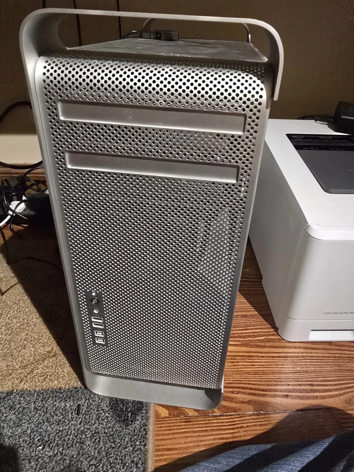 Mac Pro 5,1 with Catalina Mac OS 1TB hard drive 48GB Ram Rx 5700 xt & 12 cores - Image 1 of 3