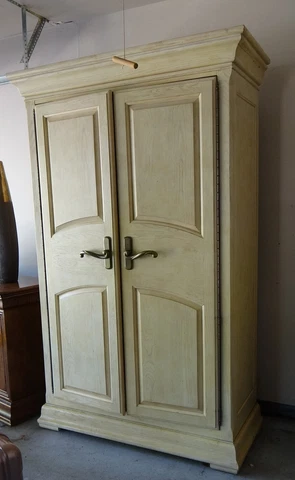 Bernhardt Wood Armoire Closet Wardrobe & Entertainment Center MAKE ANY OFFER Cover