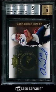 2010 Piatti e Toppe Aaron Hernandez Firme 101 Oro/25 Rookie Auto RARO - Foto 1 di 2