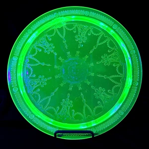 Vintage Kuchenteller Depression Glas Kamee Ballerina tanzend Mädchen grün Fuß LEUCHTET - Bild 1 von 8