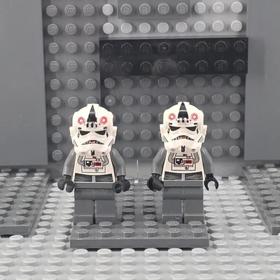 Set of 2 Lego Star Wars Minifigure At-At Driver Sw0262 - Image 1 of 4