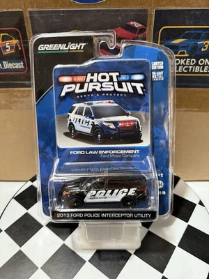 Ford Police Interceptor 2013 Ford Police Interceptor SUV 1/64 Diecast Hot Pursuit Foto 1 de 4