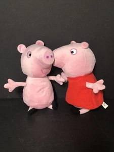 Peppa Pig “HUG N’ OINK” 12” Muñeca de Peluche Parlante Vestido Rojo Lote de 2 Rosa - Imagen 1 de 10