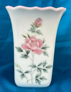 Andre Richard rosa Rose Porzellan Knospe Blumenvase 3,75 cm hoch - Bild 1 von 6