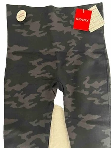 Workout Spanx Leggings Black Camo S SP NWT Pilates Lamn Leggings Crop - Picture 1 of 6