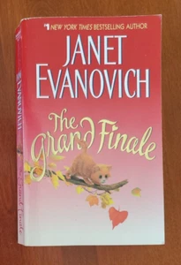 The Grand Finale by Janet Evonovich - Paperback - Picture 1 of 5
