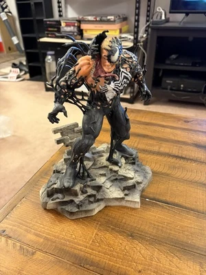 Marvel Venom Diamond Select Toys Gallery 10" PVC Diorama Toy Figure Statue - Image 1 of 4