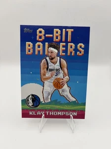 Klay Thompson 2025-26 Topps 8-Bit Ballers #8B-15 Dallas Mavericks - Bild 1 von 2