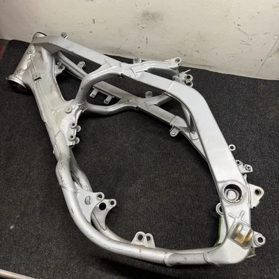 92-93 Kawasaki KX125 OEM MAINFRAME FRAME CHASSIS MAIN BODY NECK 32160-1257-CC - Изображение 1 из 4