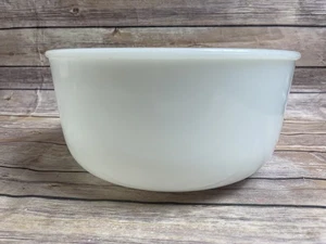 FREE Shipping on Vintage Sunbeam 19CJ Glasbake Milk Glass Mixing Bowl 1 Gallon - Picture 1 of 5