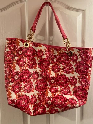 Bolso de Mano Tommy Hilfiger Vinilo Floral Shopper con Estampado Floral Rosa y Herrajes Dorados Foto 1 de 4
