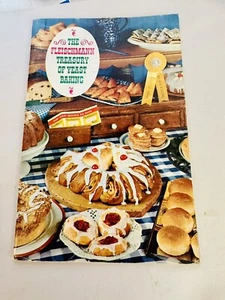 The Fleischmann Treasury of Yeast Baking Recipe Cook Booklet 1962 #966 - Picture 1 of 5