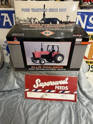 1/16 Allis Chalmers 6070 2WD with Canopy, Orange Spectacular Show - Image 1 of 3