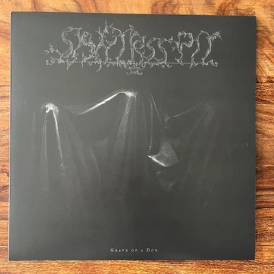 SIGHTLESS PIT - GRAVE OF A DOG -  BLACK VINYL - FULL OF HELL, LINGUA IGNOTA Foto 1 de 3