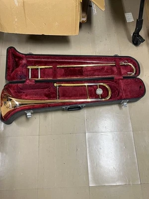 YAMAHA YSL-3530R Trombone Gold w/case - Image 1 of 2
