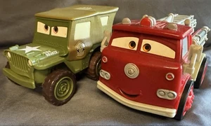 Jeep Disney/Pixar Shake N Go Sarge 2007 y resortes de radiador camión de bomberos habla - Imagen 1 de 6