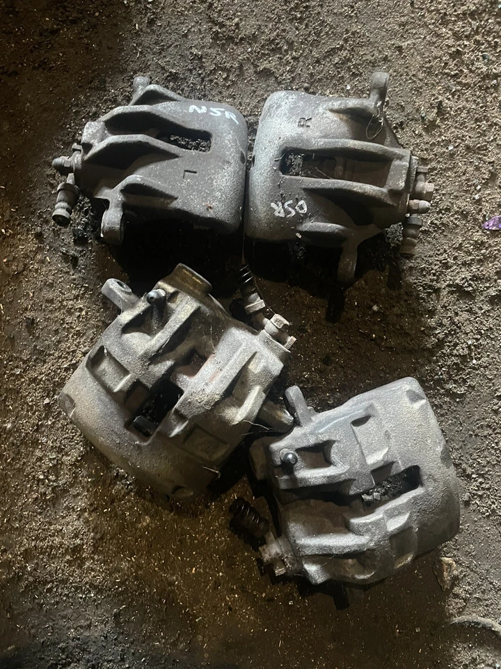 Juego de 4 pinzas de freno delanteras y traseras Range Rover P38. Muy bueno no muy antiguo Foto 1 de 1