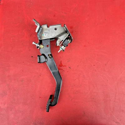 07-08 PEDAL EMBRAGUE MANUAL 5 VELOCIDADES KIA RIO Foto 1 de 2