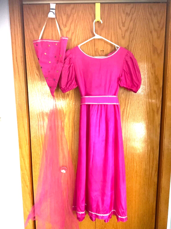 Disfraz de princesa rosa vintage hecho a mano talla grande sombrero con joyas con tren Foto 1 de 4