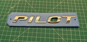 USED Genuine OEM Rear PILOT Emblem for 2016-2022 Honda Pilot models - Bild 1 von 3