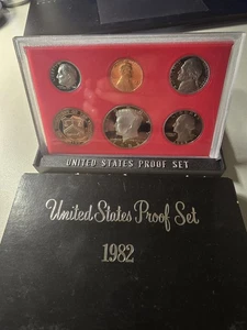 1982 US Proof Set With Toning And Rotations - Picture 1 of 3