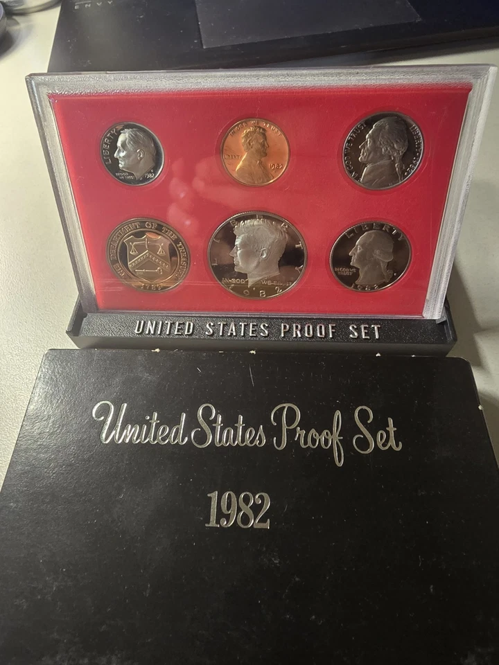 1982 US Proof Set With Toning And Rotations - Image 1 of 3