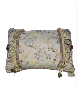 Waterford Throw Pillow, Tassel Floral French Country Cream Jacquard 12 X 17 In - Picture 1 of 3