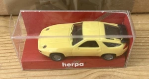 Herpa Plastic Porsche 928 S4 - Picture 1 of 2