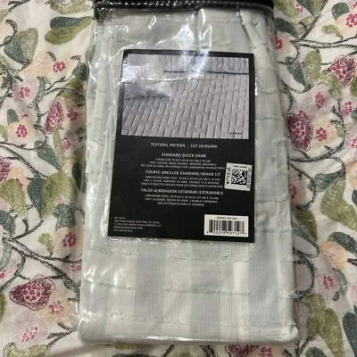 DKNY Patrón Textural Corte Jacquard Estándar Queen Sham Refresh Foto 1 de 4