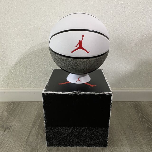 Bola de Basquete Nike Jordan Mini Tamanho 3 - Preta com Vermelha -  BB0629-682