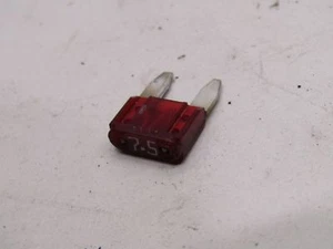 Vauxhall Opel Corsa C rojo pequeño mini fusible 7.5A 1.4 SXi 1.4 Z14XEP - Imagen 1 de 3