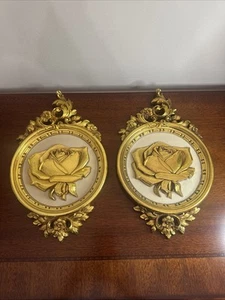 Set 2 targhette da parete MCM Hollywood Regency DART plastica oro floreale. - Foto 1 di 16