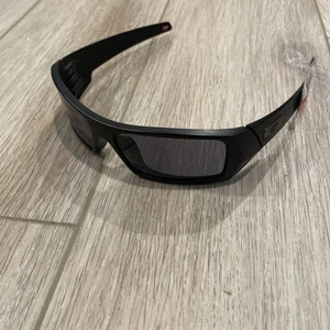 Oakley 03-473 Gascan Matte Rectangular Sunglasses 60mm - Black/Gray - Picture 1 of 6