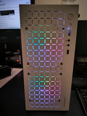 Computer fisso da ufficio o gaming - Immagine 1 di 4