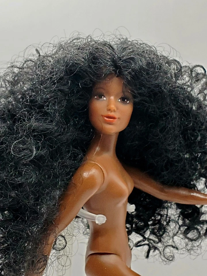 Muñeca Jody Ooak Ideal Negra/Afroamericana Foto 1 de 4