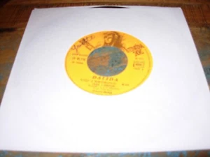 DALIDA gigi l'amoroso / il venait d'avoir dix huit ( world music ) 7"/45 italy  - Picture 1 of 1