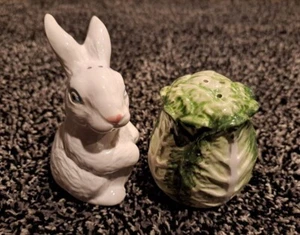 Kaninchen & Salat Salz & Pfefferstreuer - Vintage ENESCO Keramik, 3,5" & 2,75" - Bild 1 von 6