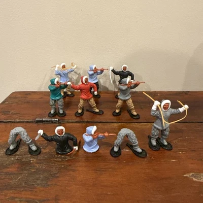 Juguetes Timpo de plástico vintage 7 + 2 figuras de soldados esquimales rotos de Frozen North Foto 1 de 4