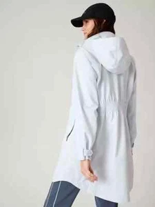 NUEVO CON ETIQUETAS**Chaqueta de trinchera larga Atleta Rainout Sutro**Más 2X**Gris azul nieve**$199 - Imagen 1 de 3