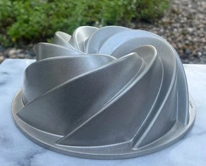 Williams Sonoma NordicWare Heritage Bundt Cake Pan - Picture 1 of 6