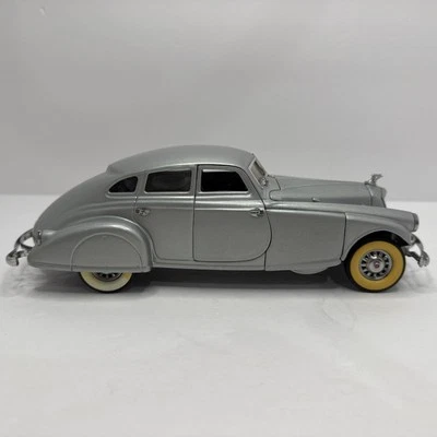 Vintage Danbury 1933 Pierce Silver Arrow 1:24 Diecast Car - No Box - Image 1 of 4