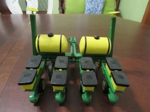CUSTOM BUILT 1/16 JOHN DEERE 7000 4 ROW PLANTER - EXCELLENT CONDITION - Picture 1 of 9